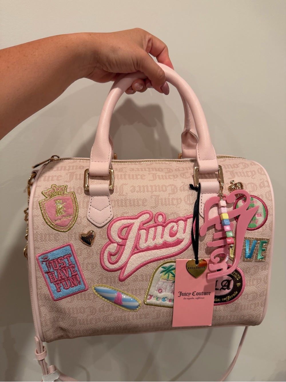 🎀JUICY COUTURE~Juicy Run The World Satchel
